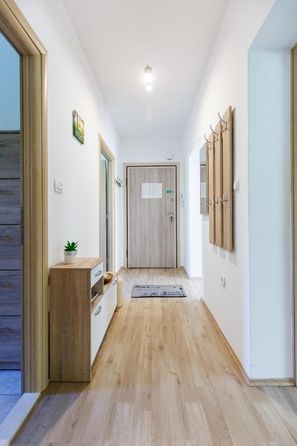 Apartment Green Forest Split Exterior photo