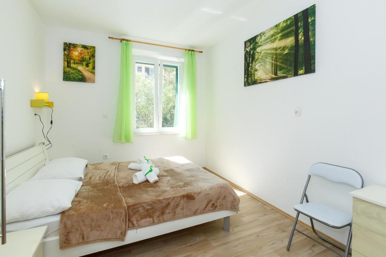 Apartment Green Forest Split Exterior photo