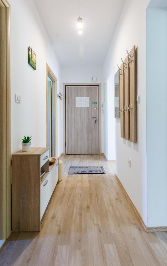 Apartment Green Forest Split Exterior photo
